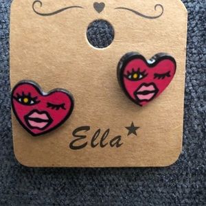 Pink face winking eye stud earrings
